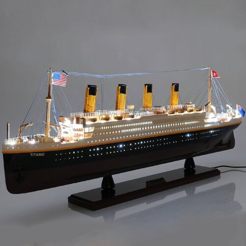 Modelo de crucero hecho a mano de madera de la Titanic