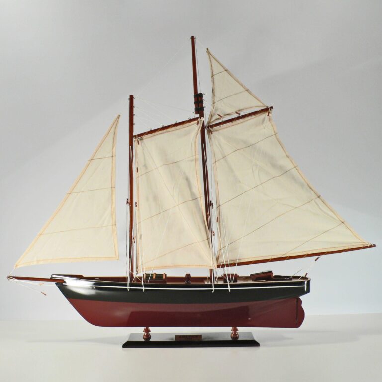 Modelo artesanal de barco de vela de la America