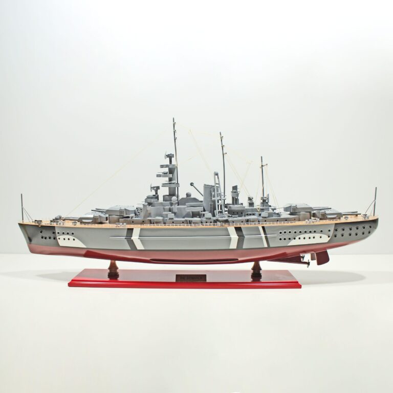 Modelo de buque de guerra hecho a mano de la Bismarck