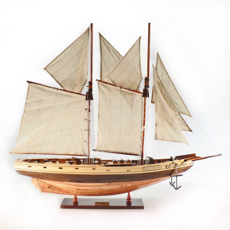 Modelo artesanal de barco de vela de la Bluenose II