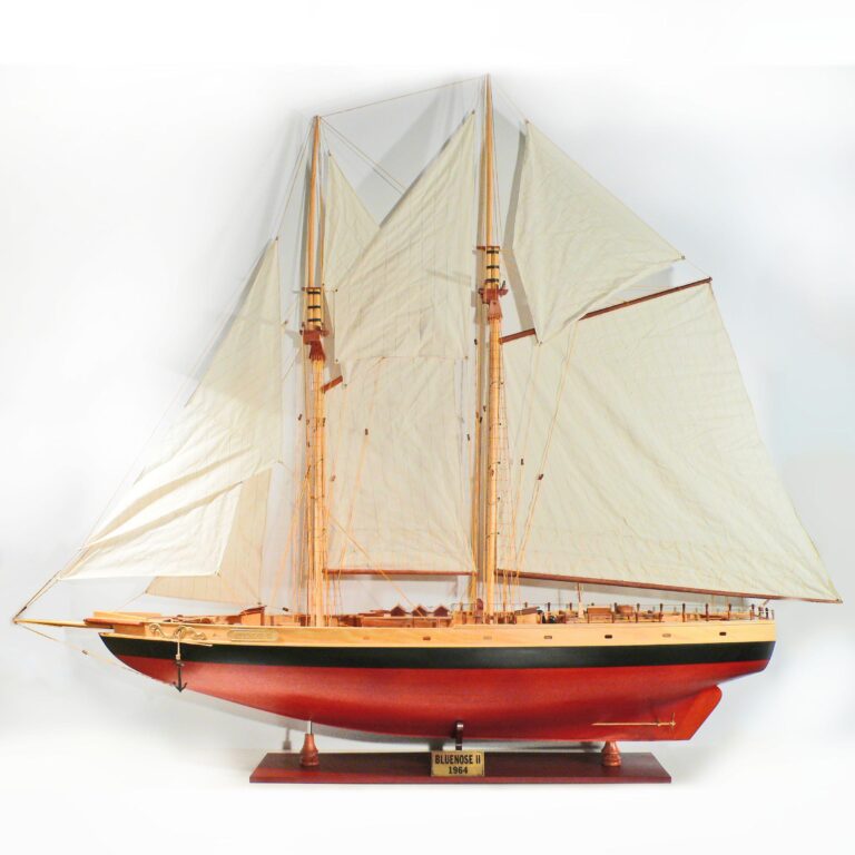 Modelo artesanal de barco de vela de la Bluenose II