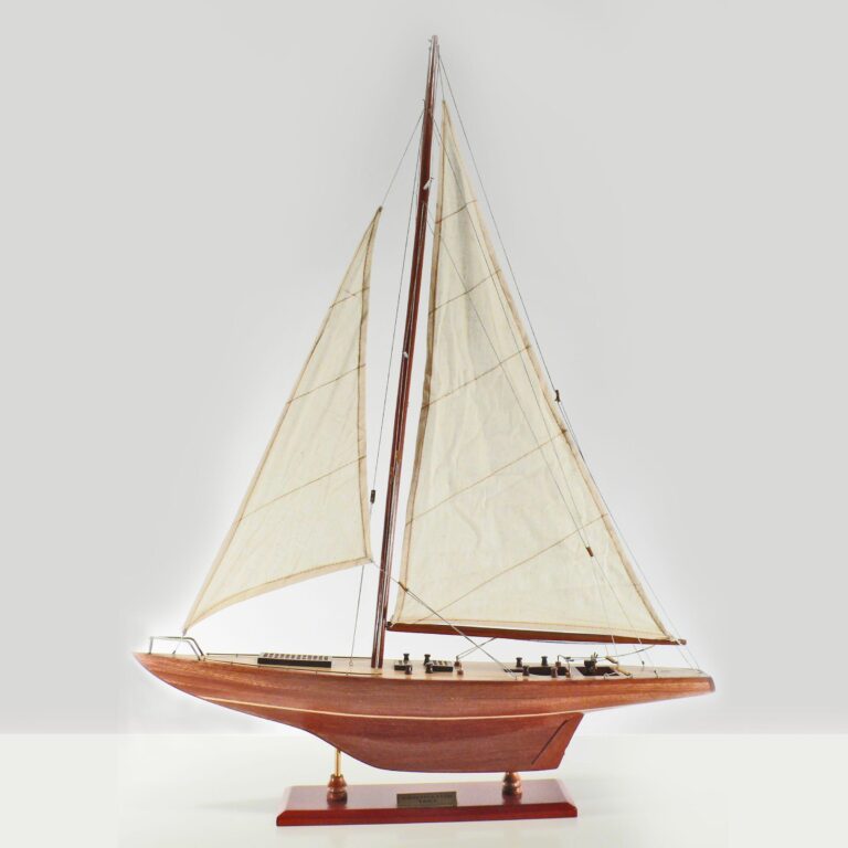 Modelo artesanal de barco de vela de la Constellation