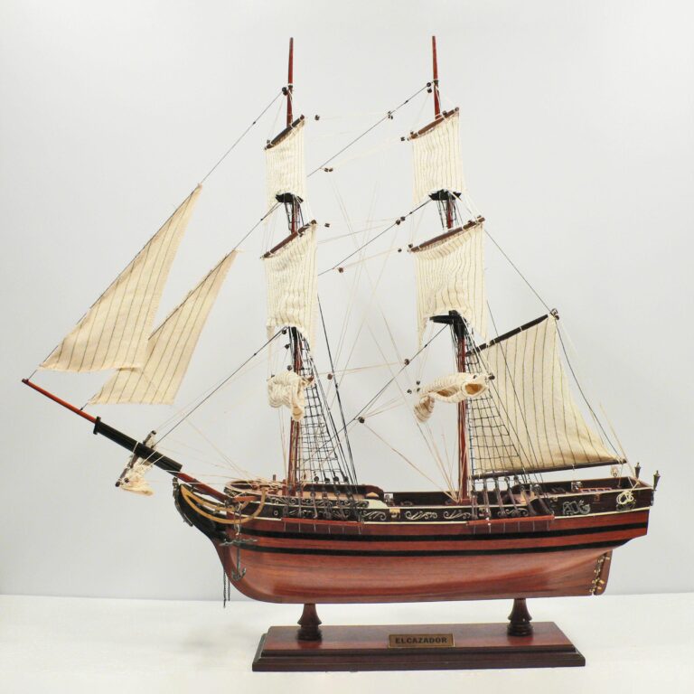 Un modelo de velero histórico hecho a mano de la Elcazador