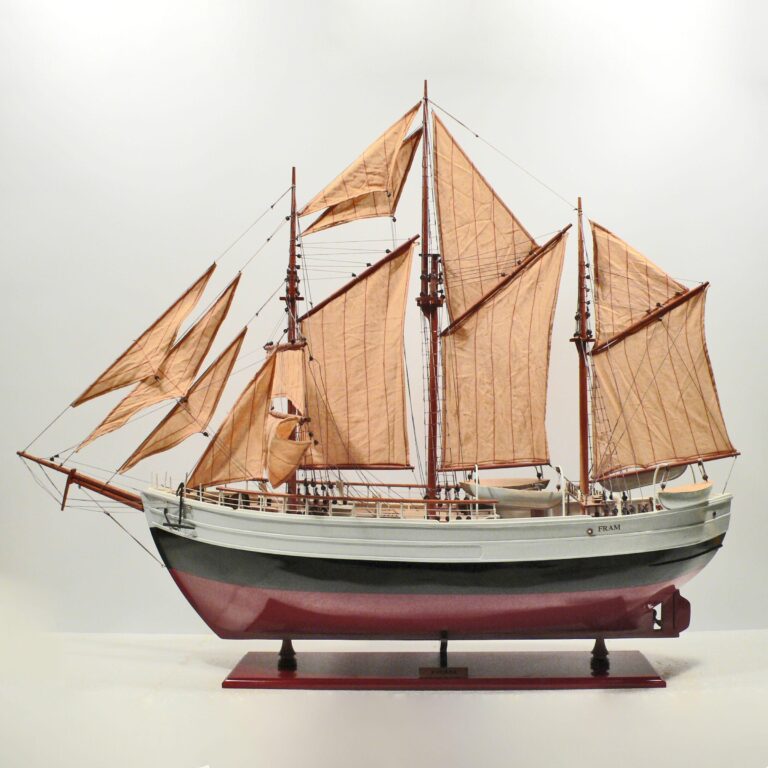 Un modelo de velero histórico hecho a mano de la Fram