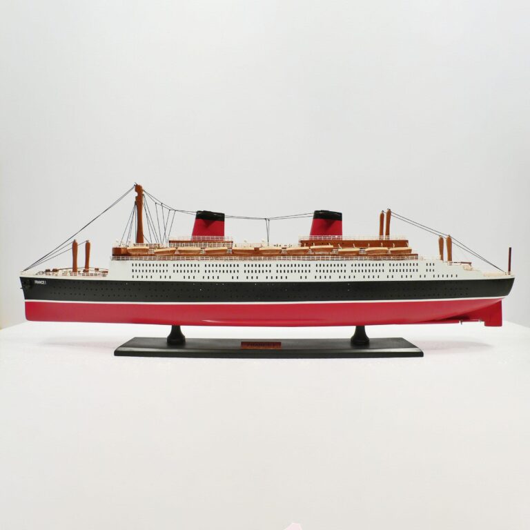 Modelo de crucero hecho a mano de madera de la France 1