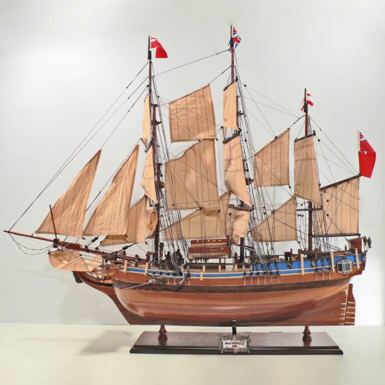Un modelo de velero histórico hecho a mano de la HMS Bounty