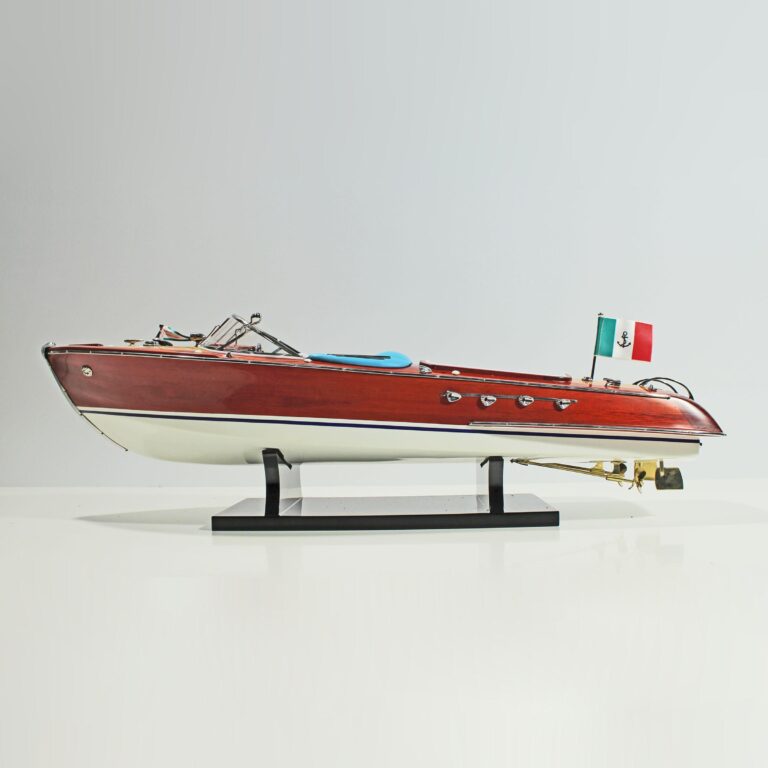 El modelo de lancha rápida hecho a mano de la Riva Aquarama