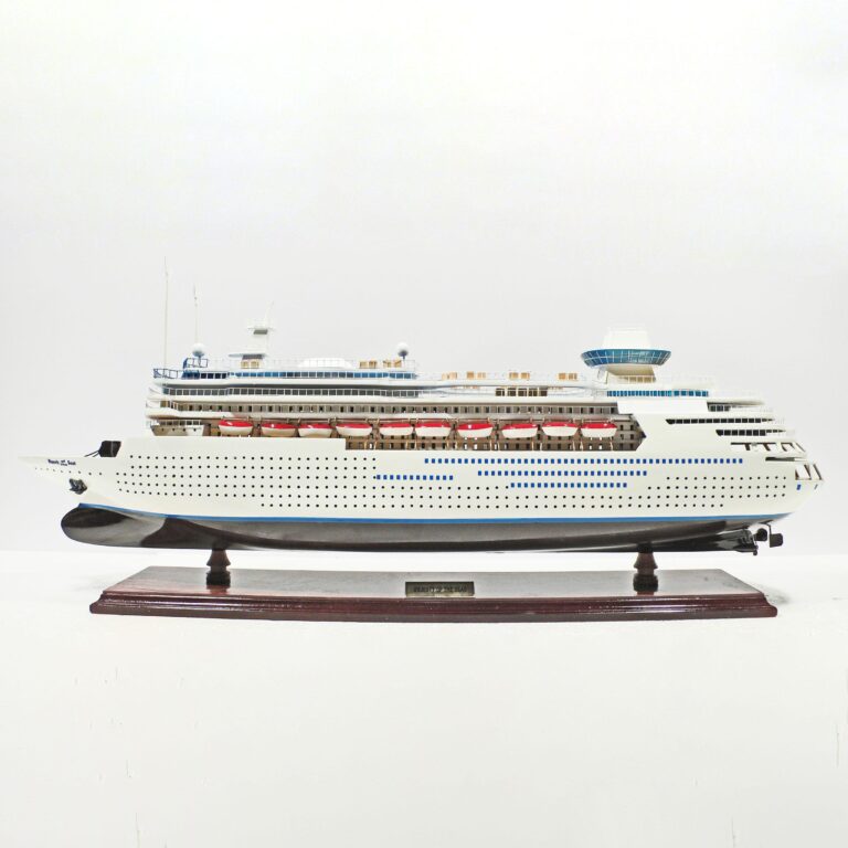 Modelo de crucero hecho a mano de madera de la Majesty of the Seas