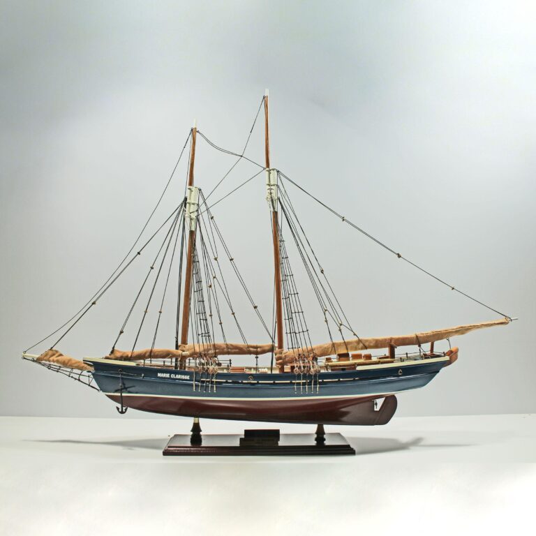Modelo artesanal de barco de vela de la Marie Clarise