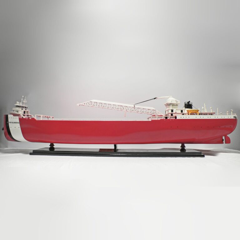 Modelo de barco de carga de madera hecho a mano