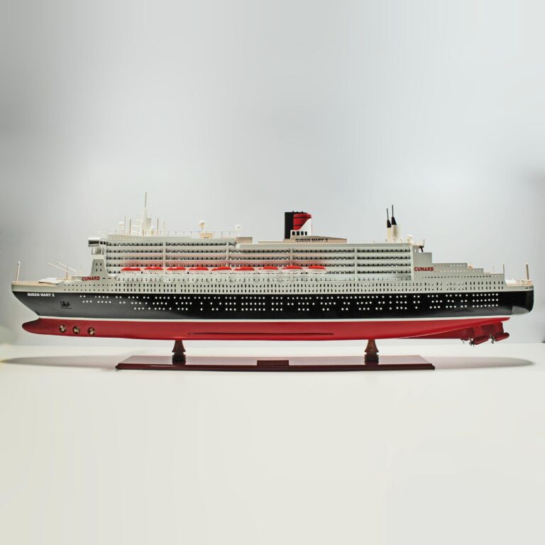 Modelo de crucero hecho a mano de madera de la Queen Mary 2
