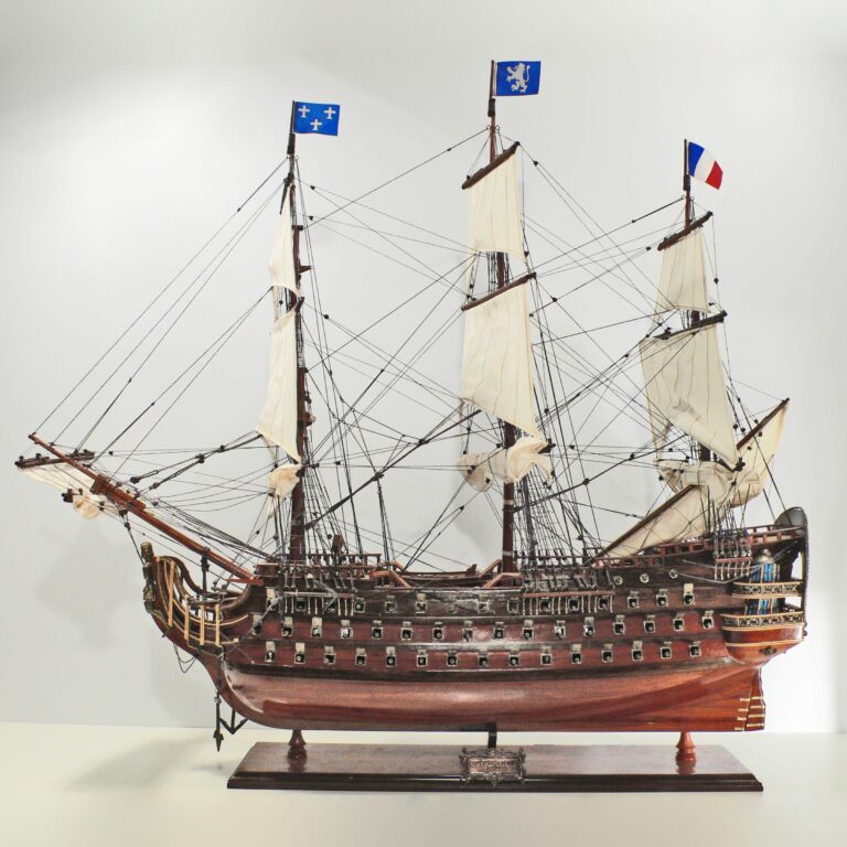 Un modelo de velero histórico hecho a mano de la Royal Luis