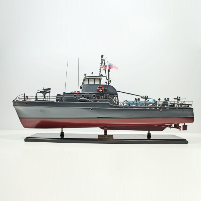 Modelo de buque de guerra hecho a mano de la US Coast Guard
