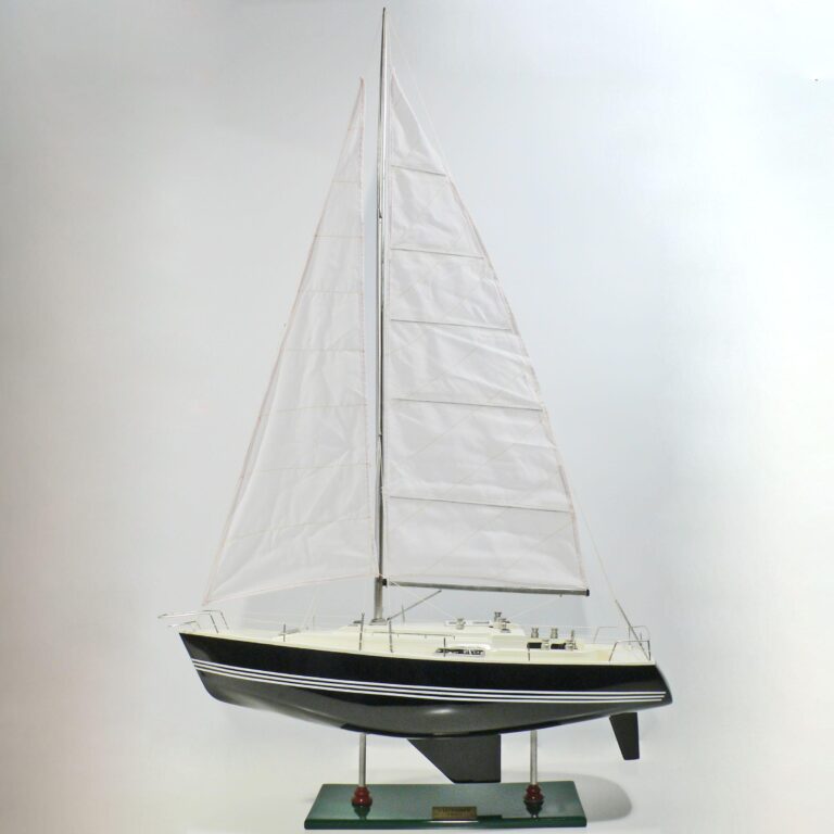 Modelo artesanal de barco de vela de Victory