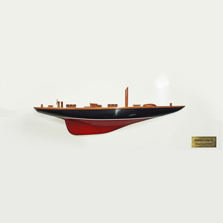 Modelo de barco de madera hecho a mano del Endeavour